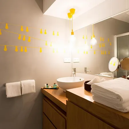 Casa Do Castelo 1- Work Or Relax In The Historic Heart Of Lisbon! דירה ליסבון
